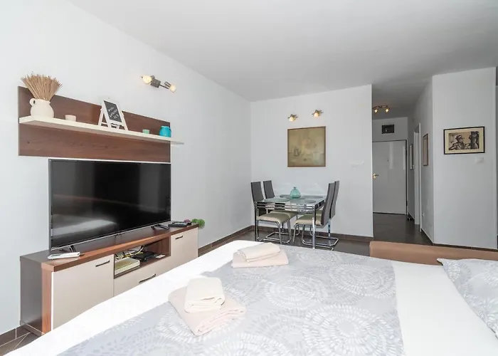 Trstenik Apartment, Cute Place With Sea View Apartamento