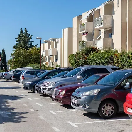 Trstenik Beach Apartment * Split