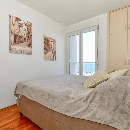 Trstenik Beach Apartment Split