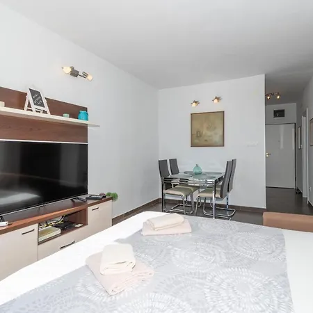 Trstenik Apartment, Cute Place With Sea View Apartamento
